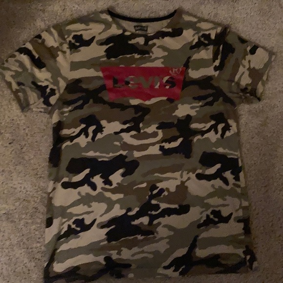 Levi's Other - Worn Levi’s tee